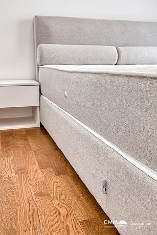 Işık Alan İki Yatak Odalı Daire Bar’da