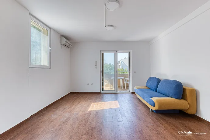 Rafailovići'de Geniş 1 Yatak Odalı Daire