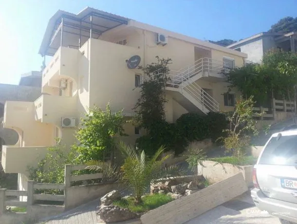 Panoramik deniz manzaralı geniş apartman