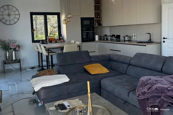 Bar'da Muhteşem Deniz Manzaralı Modern Villa