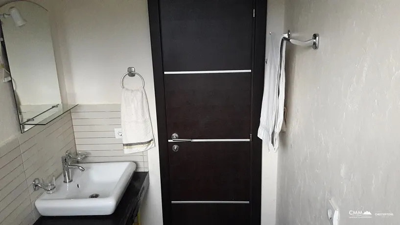 Radanovici'de iki katlı ev