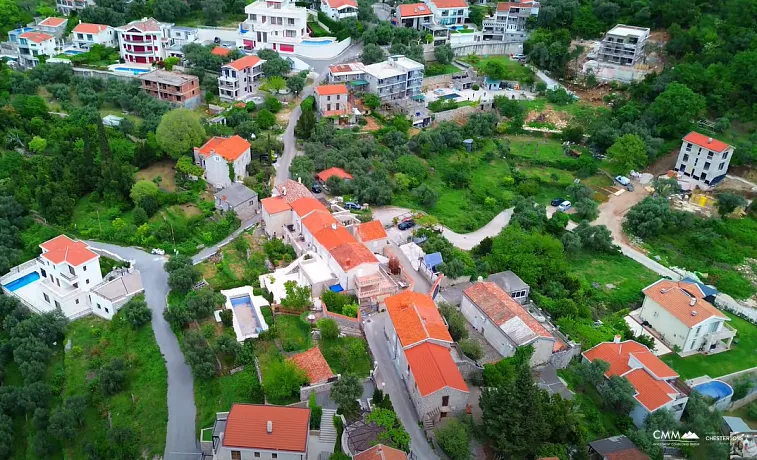 Rezevici'de birinci sınıf bir konumda mükemmel arsa