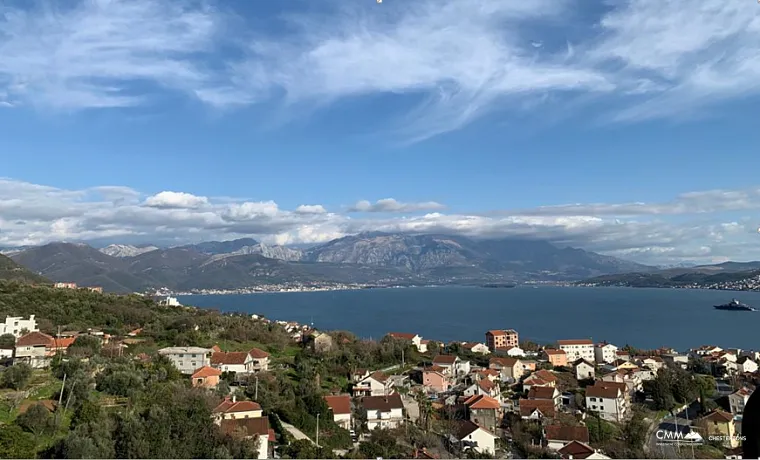 Kotor Körfezi'ne bakan bir komplekste satılık yeni villalar