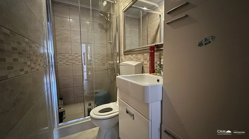 Budva'da iki yatak odalı daire