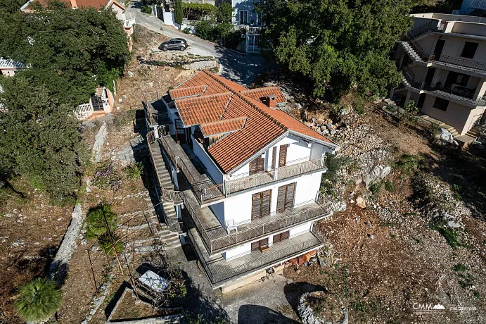 Ratac, Bar’da 1.600 m² arsalı ev — yaklaşık 350 m²