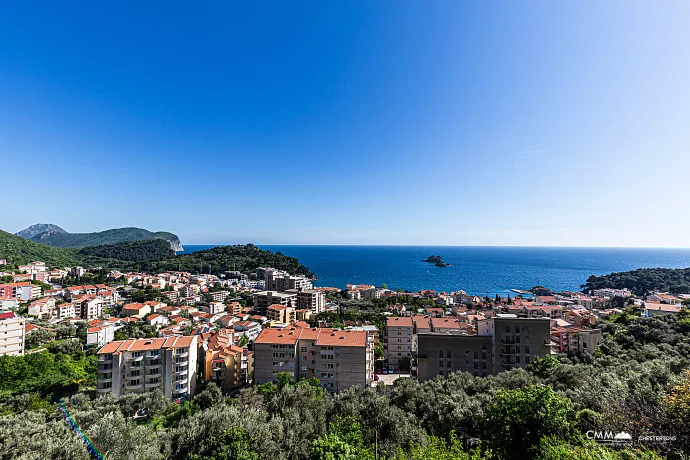 Petrovac'ta Deniz Manzaralı Üç Odalı Daire