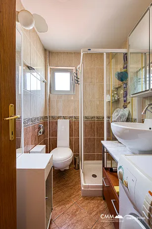 Bečići’de 64m² bir yatak odalı daire
