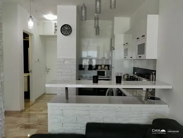 İlk satırda Budva'da tek yatak odalı daire