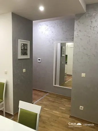 Budva'da deniz manzaralı tek yatak odalı daire