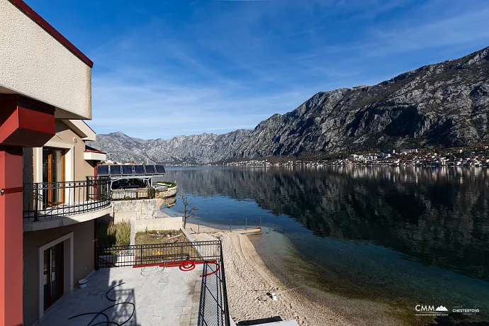 Lüks bir üç katlı villa — Kotor