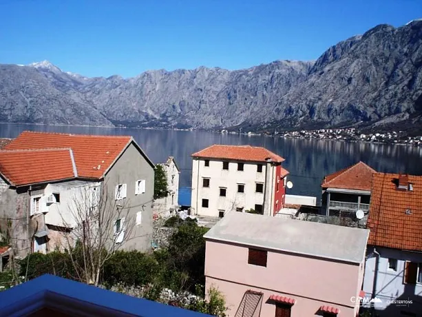 Kotor'un güzel bir bölgesinde daireler