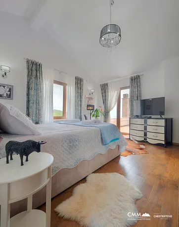 Panoramik deniz manzaralı ve havuzlu lüks villa