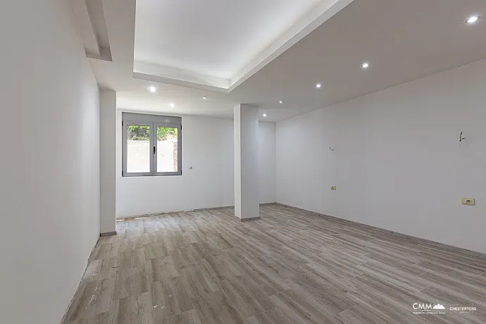 Ulcinj'de deniz manzaralı çatı katı