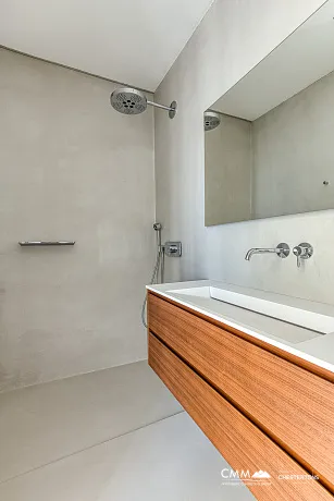 Budva'da harika manzaralı üç odalı daire