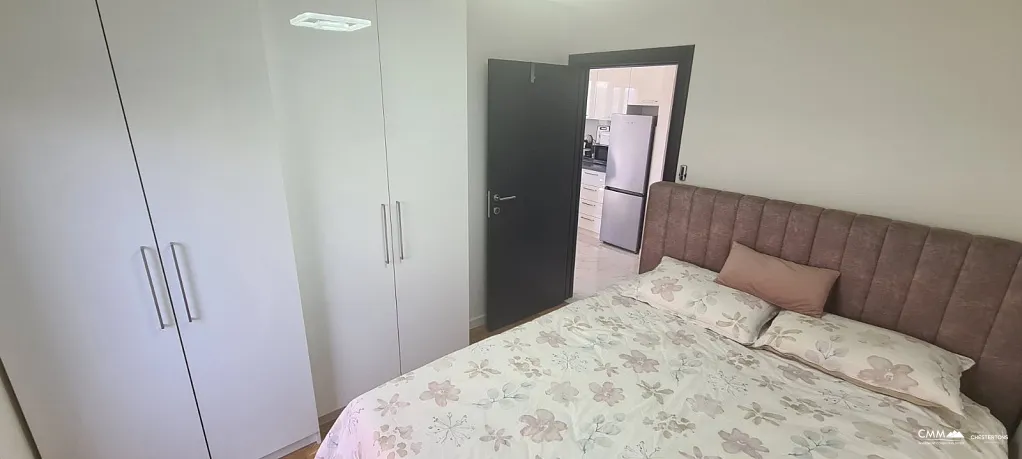 Djenovici'de deniz manzaralı güzel daire
