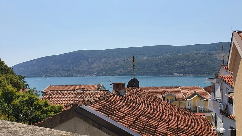 Herceg Novi'de deniz manzaralı satılık daire