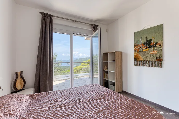 Herceg Novi (KO Radovanći) Bölgesinde Kotor Körfezi Manzaralı Şık Ev