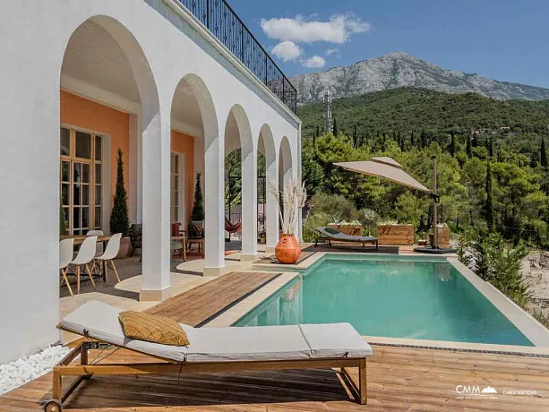 Havuzlu ve Panoramik Deniz Manzaralı Villa — 354 m²