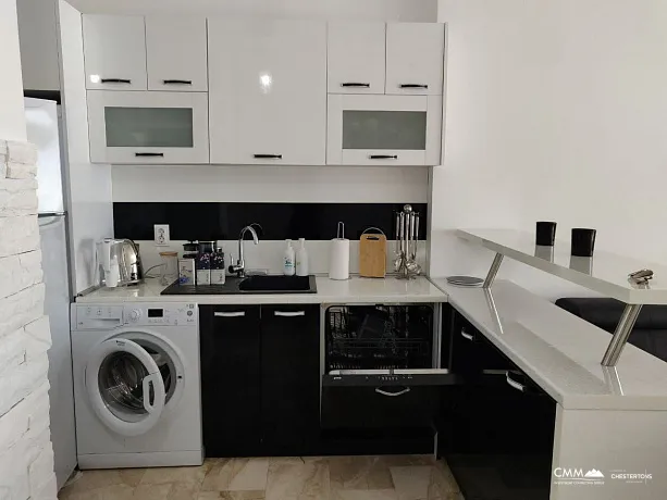 İlk satırda Budva'da tek yatak odalı daire