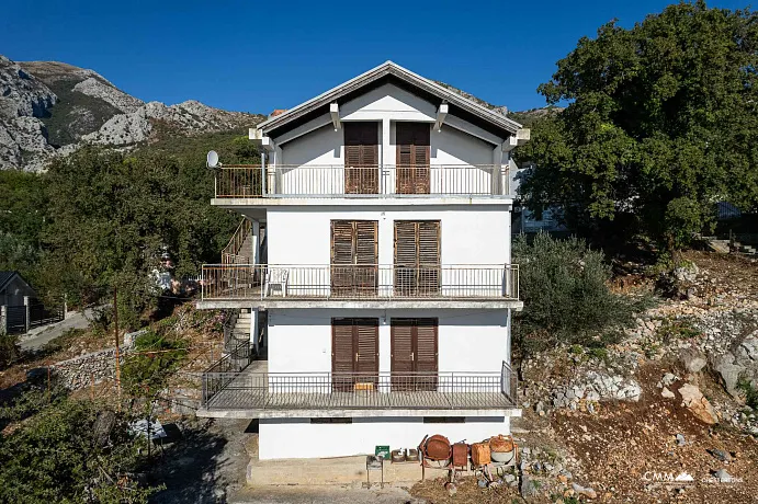 Ratac, Bar’da 1.600 m² arsalı ev — yaklaşık 350 m²