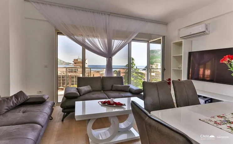 Bečići'de üç odalı daire, 86m²