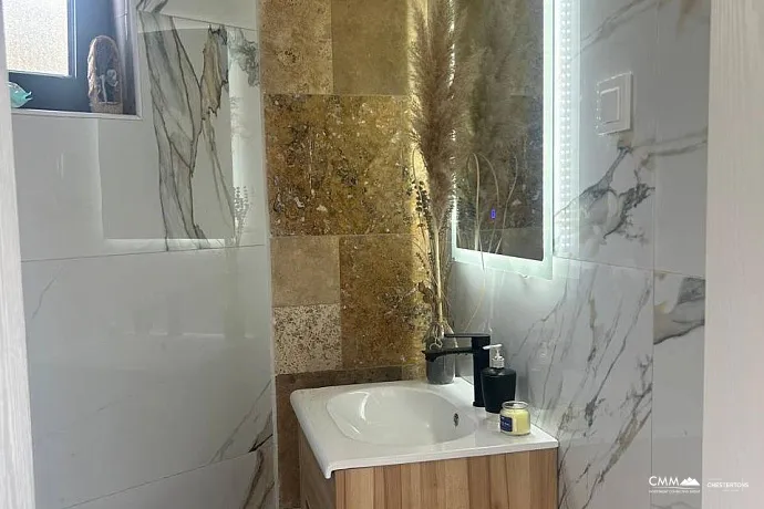 Bar'da Muhteşem Deniz Manzaralı Modern Villa