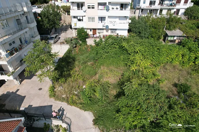 261m² büyüklüğünde arsa Budva'da