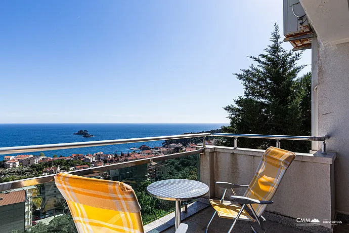 Petrovac'ta Deniz Manzaralı Üç Odalı Daire