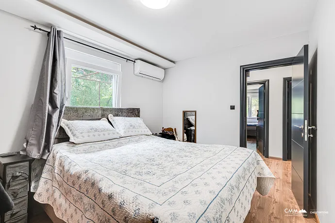 Kotor Eski Şehir, deniz ve dağ manzaralı, yenilenmiş 4 yatak odalı 120 m² ev