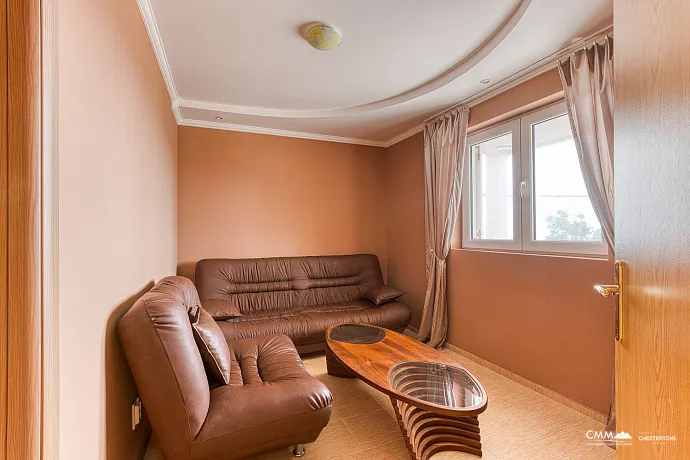 Deniz manzaralı panoramik bir Sutomore evi 120 m2
