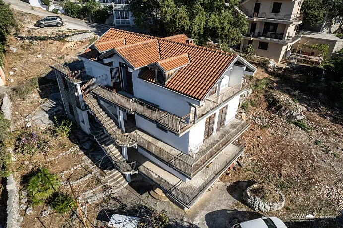 Ratac, Bar’da 1.600 m² arsalı ev — yaklaşık 350 m²