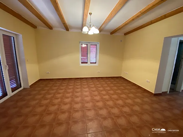 Djenovici'de deniz manzaralı ev