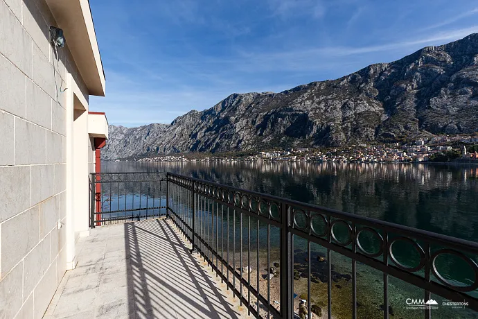 Lüks bir üç katlı villa — Kotor