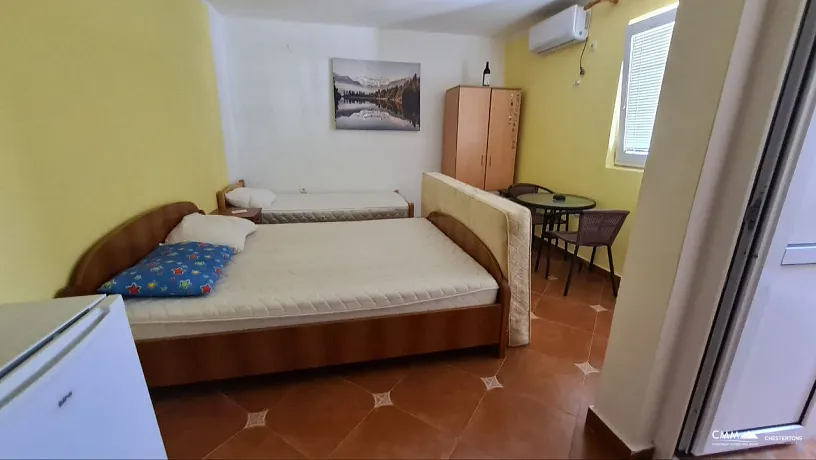Sutomore'de 8 yatak odalı ev
