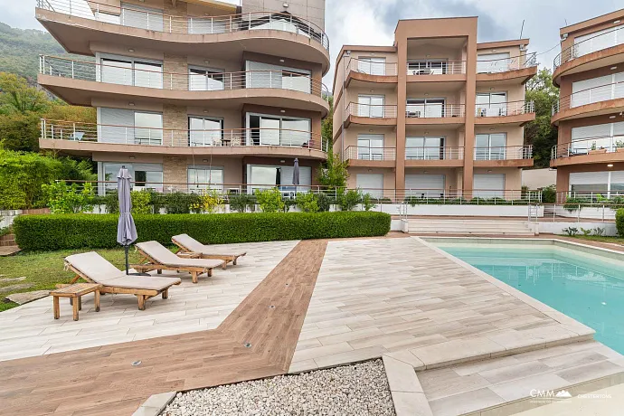 Satılık: Deniz Manzaralı, 40 m² Teraslı, Üç Yatak Odalı Geniş Daire