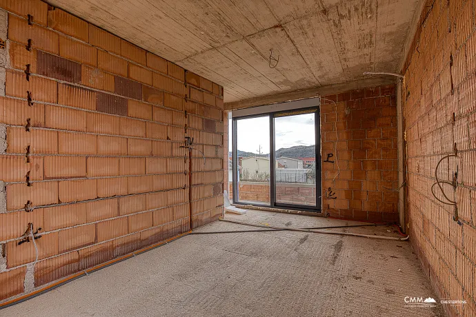 Bar’da Teraslı ve 3 Yatak Odalı Modern Ev