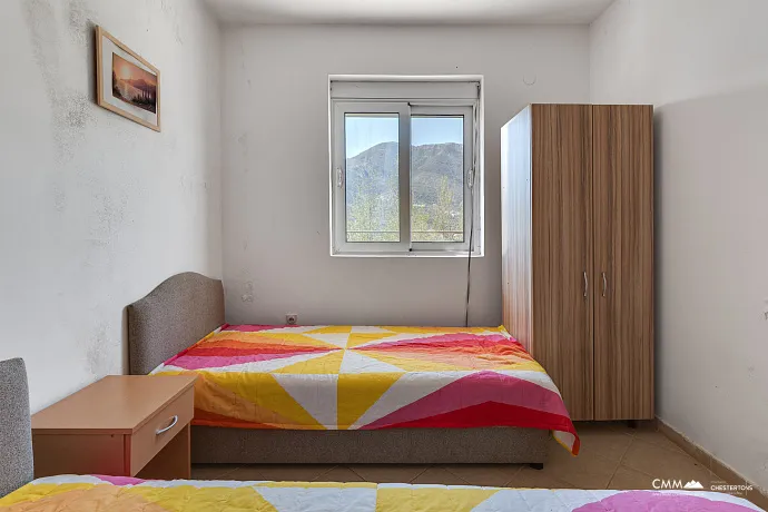 Lepetani'de deniz manzaralı rahat villa