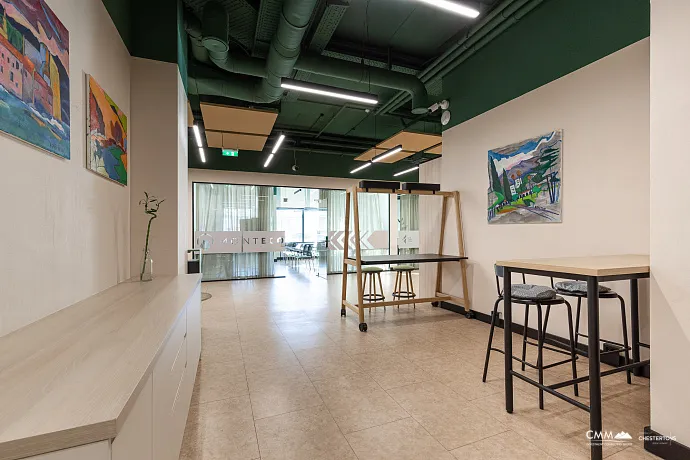 Budva'da ticari alan, 400 m²