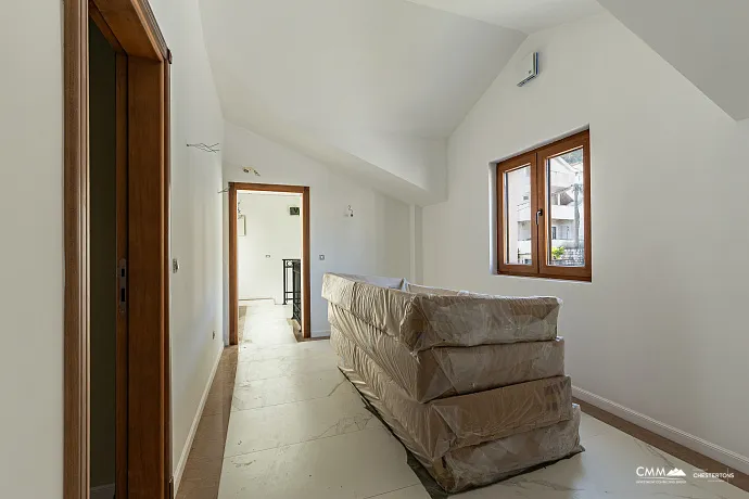 Lüks bir üç katlı villa — Kotor