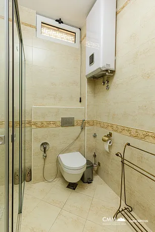 Panoramik deniz manzaralı lüks bir villada zarafet ve huzur.