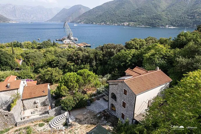 LİPCİ'DE GÜZEL TAŞ EV – BOKA KOTORSKA'DA OTANTİK BİR YAŞAM