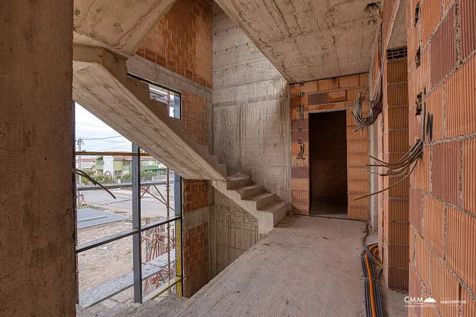 Bar’da Teraslı ve 3 Yatak Odalı Modern Ev