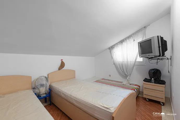 Bečići’de 64m² bir yatak odalı daire