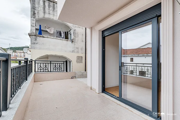 Budva’da Deniz Manzaralı Modern Daire Binası