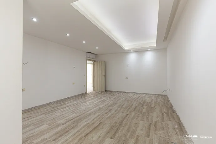 Ulcinj'de deniz manzaralı çatı katı