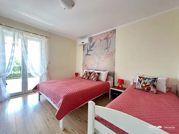 Lustica Bay yakınında havuz ve spa bulunan mini otel