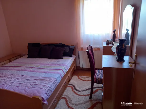 Tivat'taki Üç Yönlendirici Geniş Ev