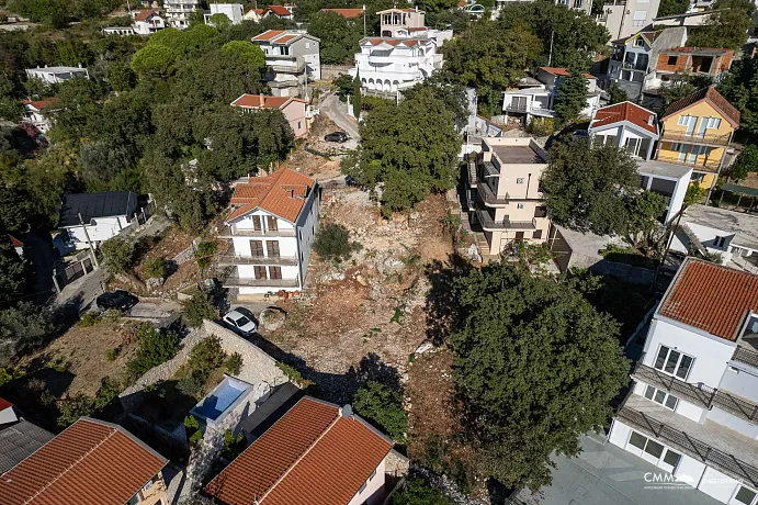 Ratac, Bar’da 1.600 m² arsalı ev — yaklaşık 350 m²