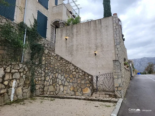 Üç yatak odalı, deniz manzaralı, yüzme havuzlu daire