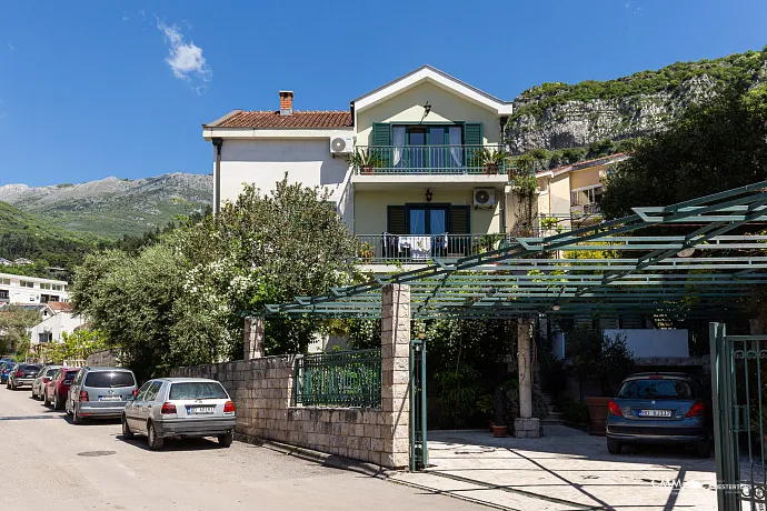 Budva'da geniş ev
